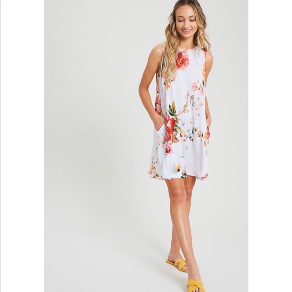 Last 2! Floral Shift Dress!🌺 - Picture 3 of 8